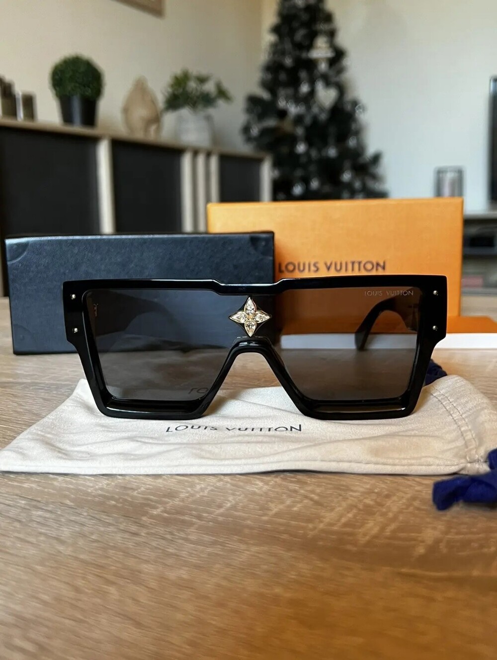 🔥Louis Vuitton Cyclone Black Logo Shield Sunglasses With Crystal Embellishment